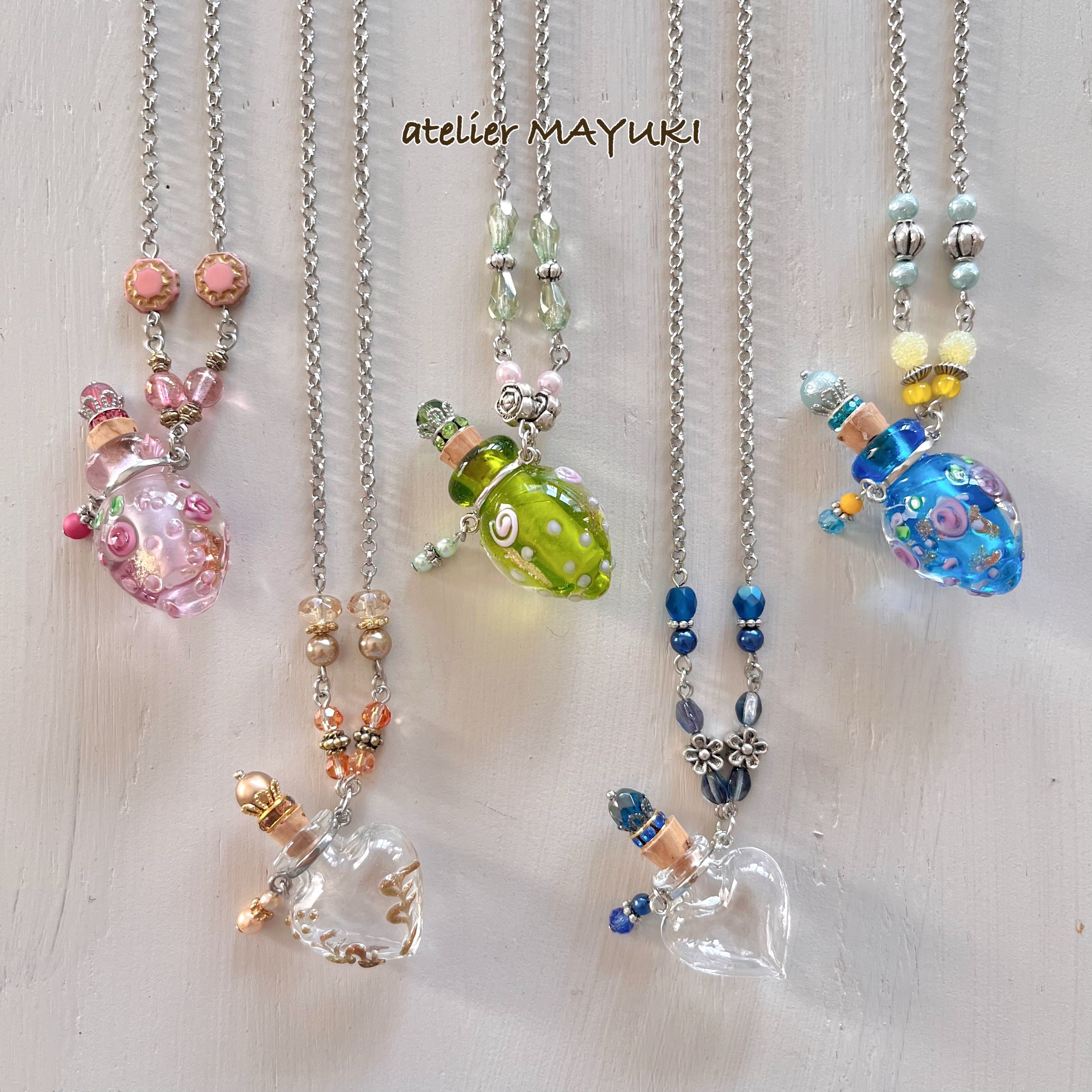 アロマボトルの革ひもペンダント | atelier MAYUKI (ｱﾄﾘｴﾏﾕｷ)