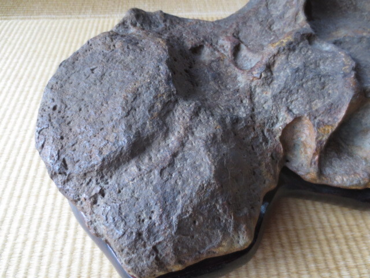 鞍馬石 遠山 土破 薄溜まり 時代石 大型水石 水石 幅53センチ | suiseki