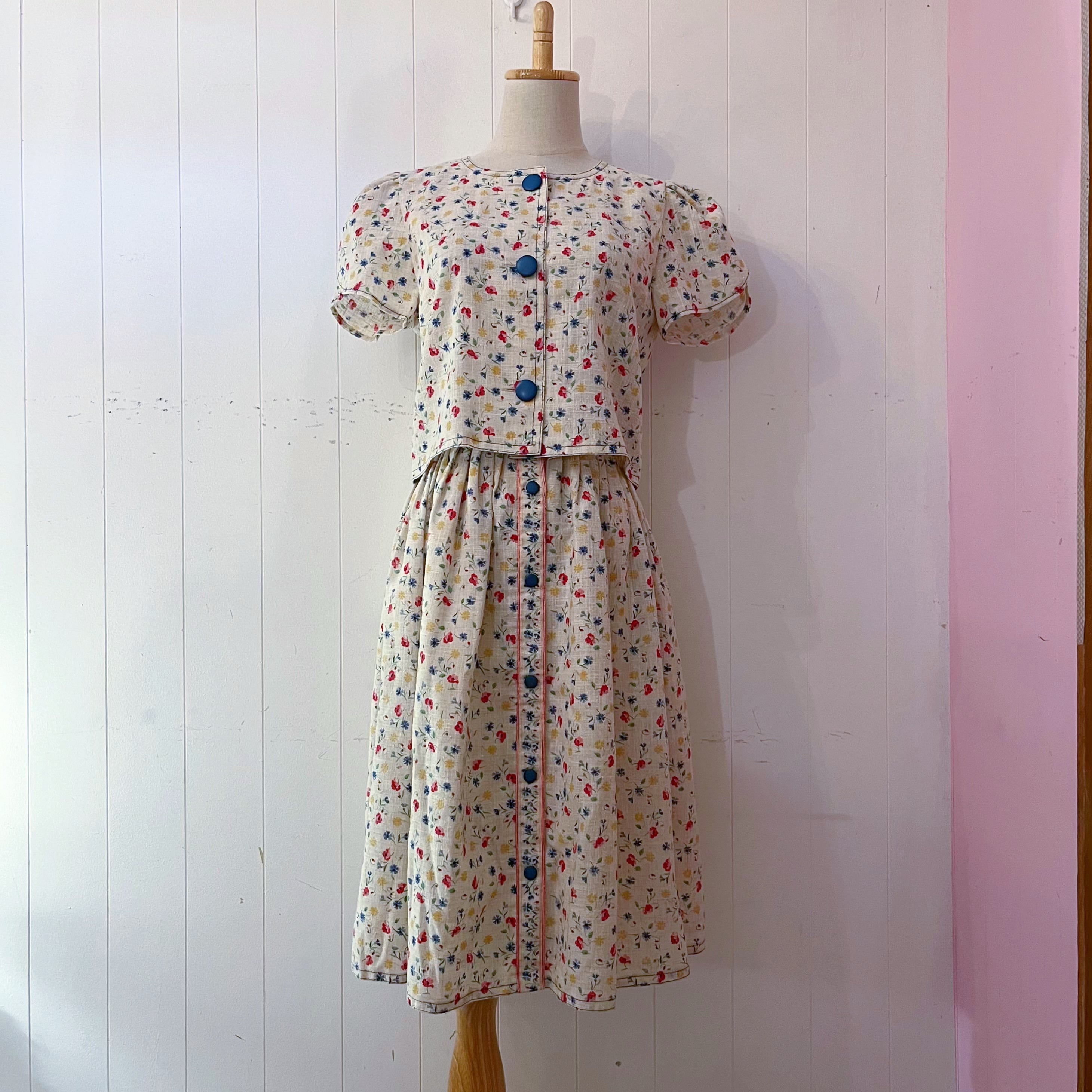 blue button flower set up