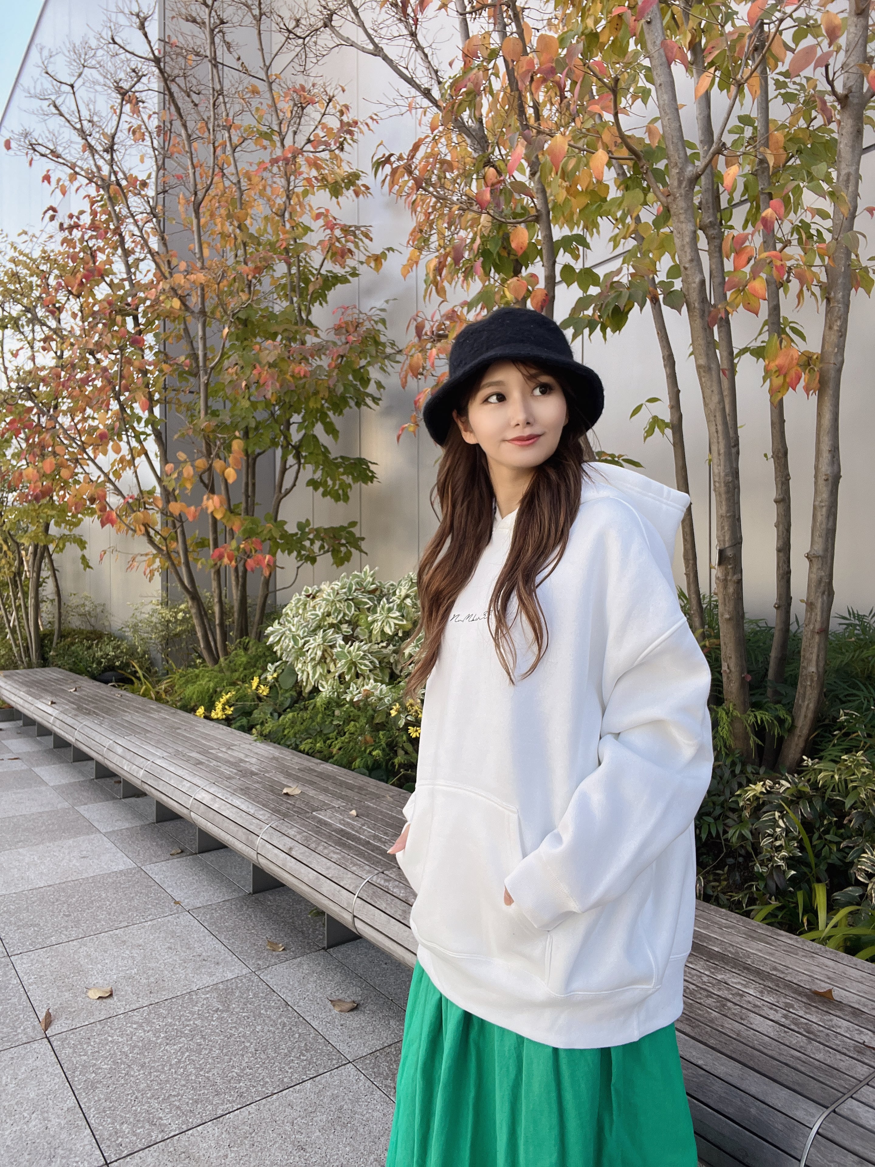 筆記体ロゴパーカーWHITE(白) | NUMBER33 (ナンバーサーティスリー)