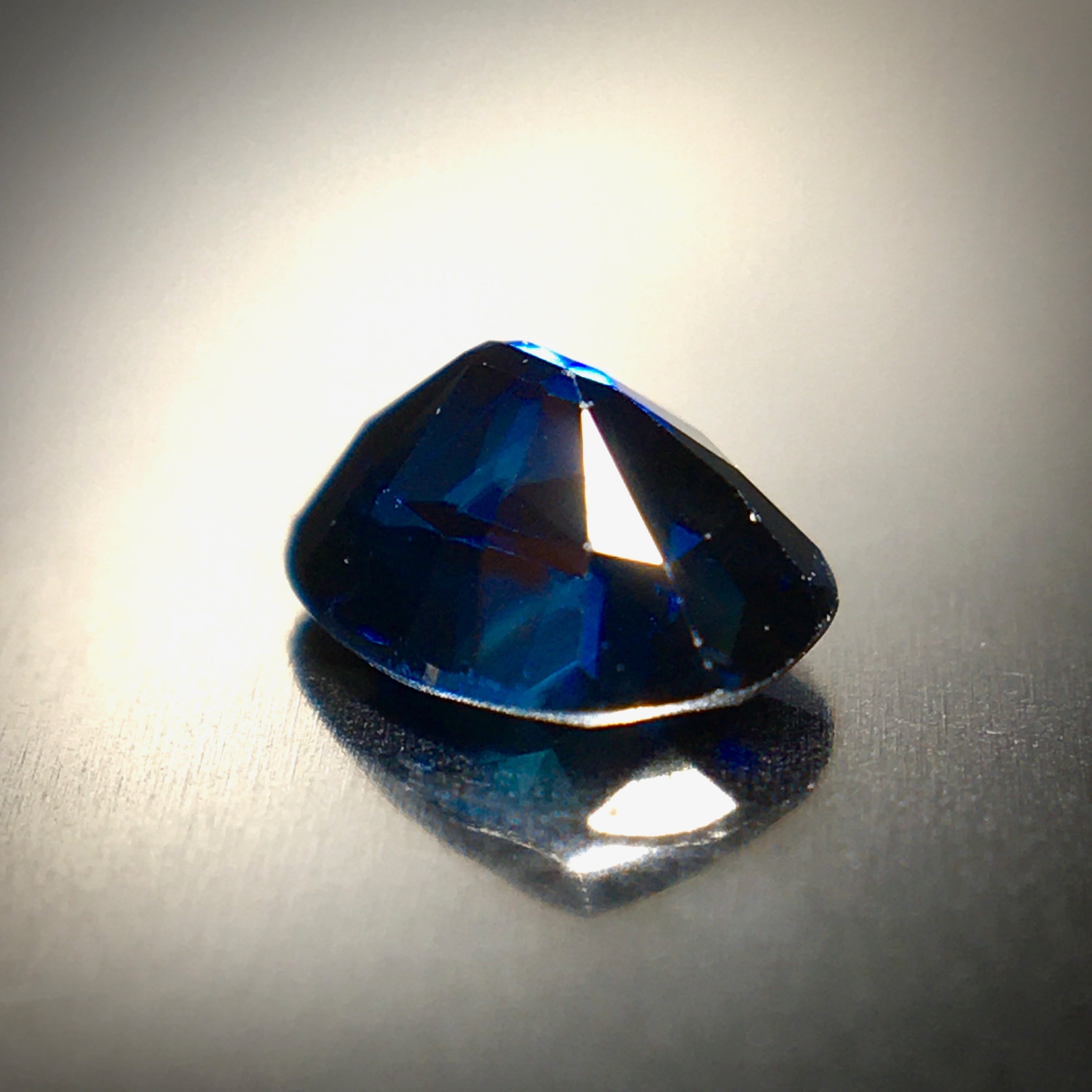 青色の妖艶な輝き 0.34ct UP 天然ブルーサファイア | Frederick's