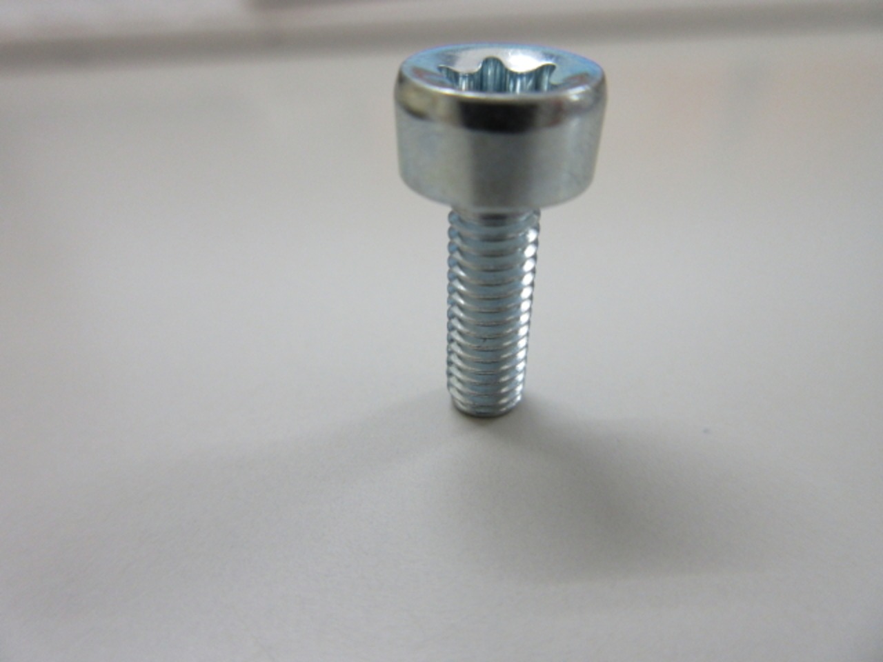 トルクス4ボルト　M4×12（V804-000050）　　やまびこ純正