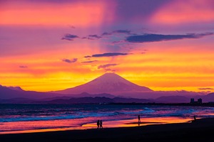 富士山上空の劇的な夕焼け空【A3プリント】