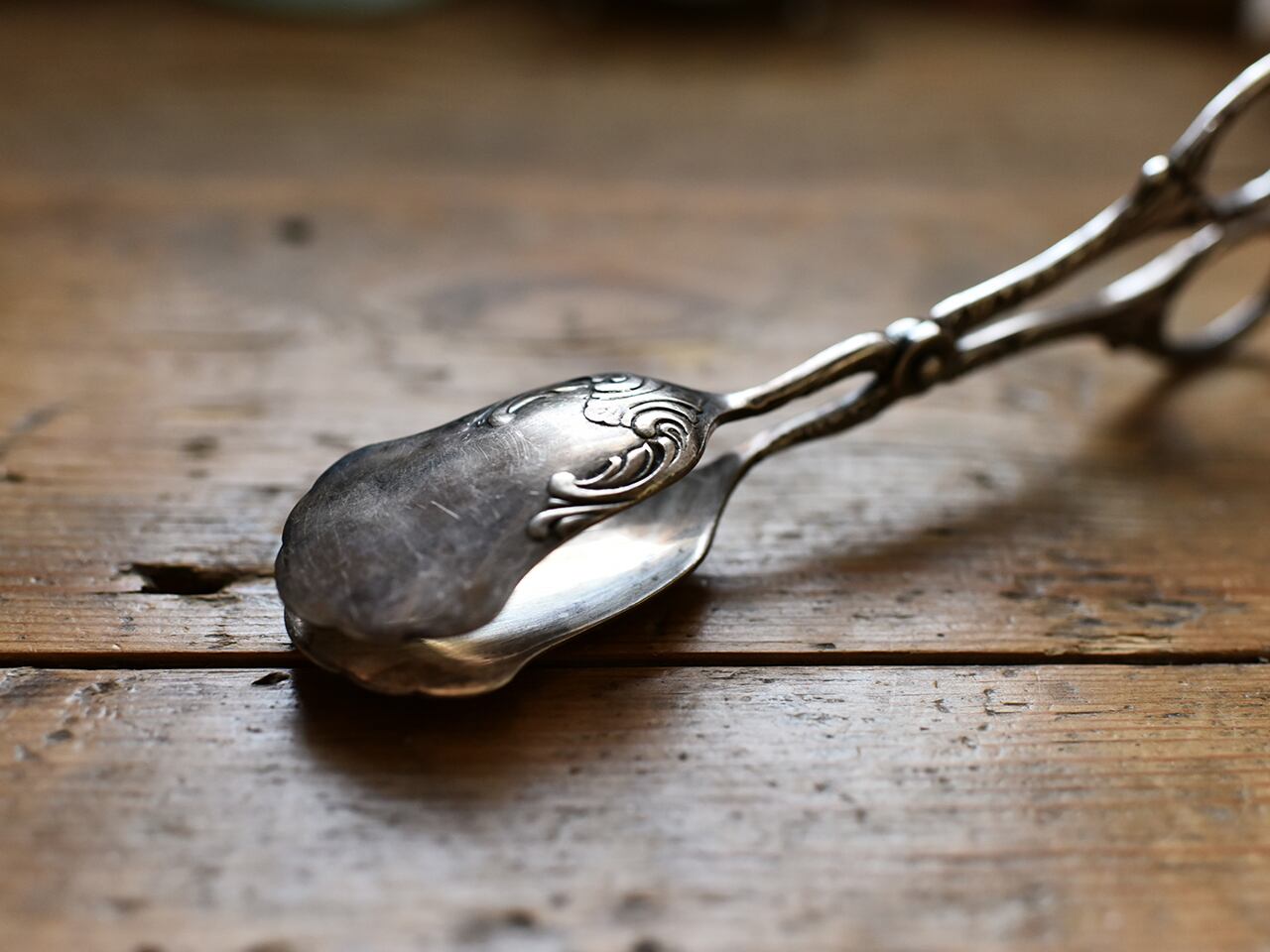 装飾が素敵なサーバートング(B) フレンチブロカント