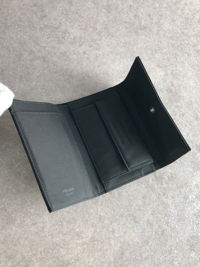 PRADA プラダ 財布 ブラック トライアングルロゴ ナイロン 3つ折り vintage ヴィンテージ オールド d6ehtk