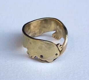 オオサンショウウオのリング_真鍮 | 富永大士 ＋ アウラ・ロコ / aura.loco