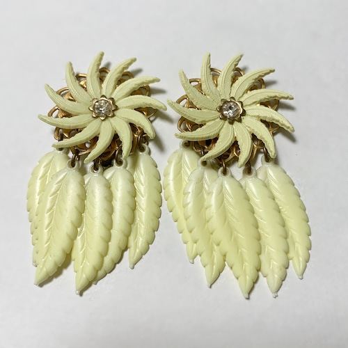 Vintage Soft Plastic Leaves Dangle Earrings (Light Yellow)