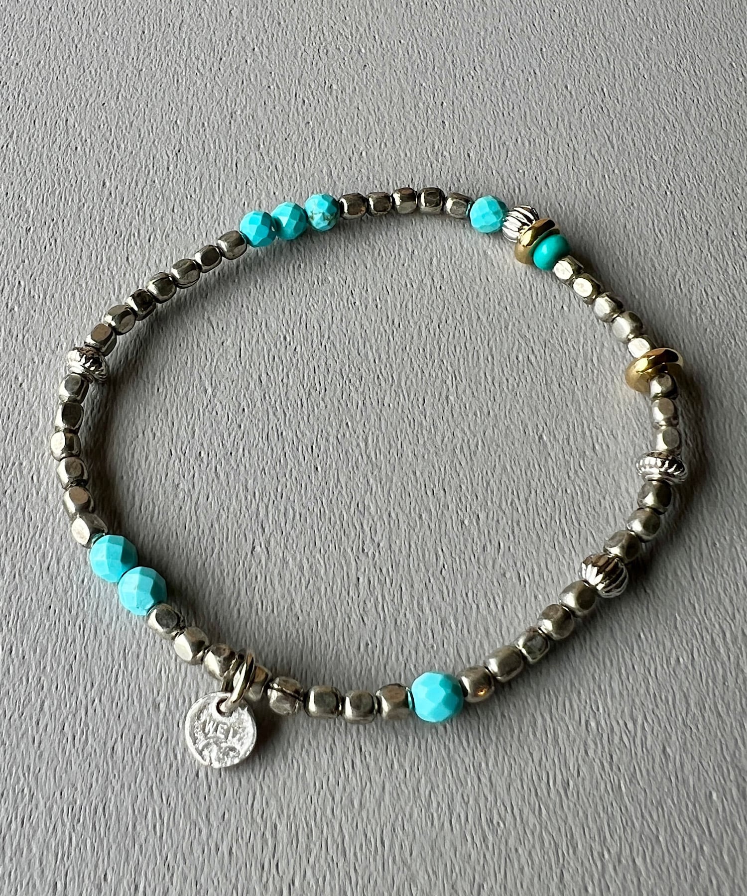 OVER THE DAY TOKYO | TURQUOISE 4mm CUT BEADS × METAL & BRASS MIX BRACELET (SLV) OTDT-108
