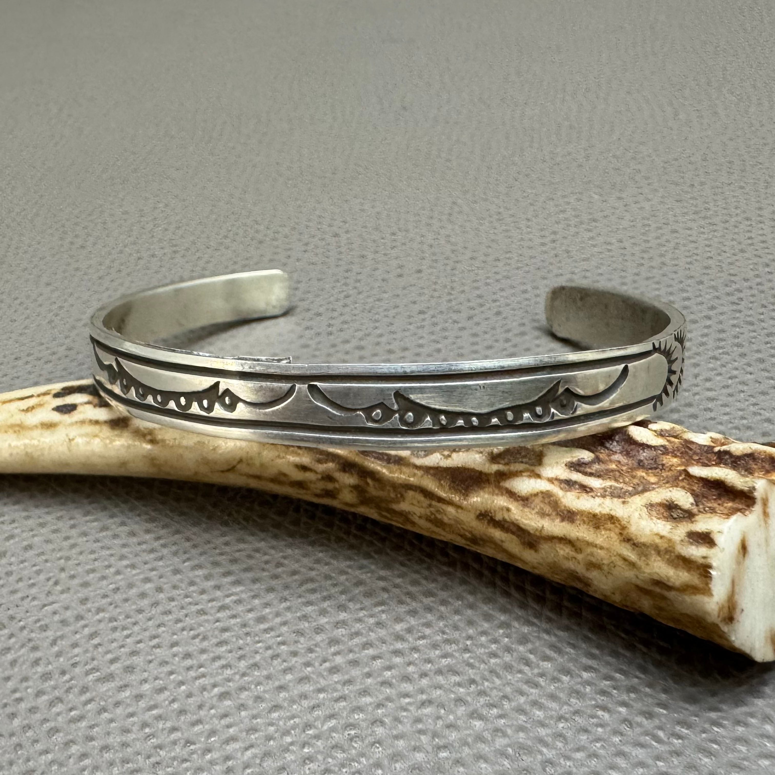 ZUNI（ズニ）族 Sheldon Lalio作 ターコイズバングル シルバー ホピ