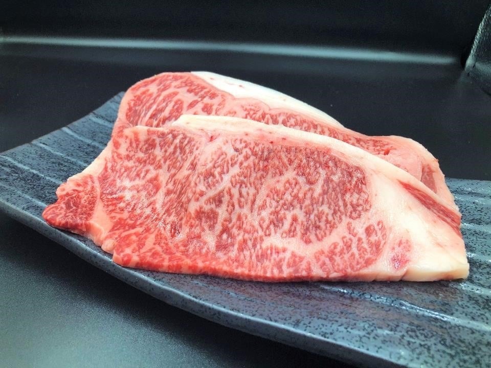ｻｰﾛｲﾝ使用/ｻｼｽﾃｰｷ】1kg(250g×4枚） しあわせ絆牛 ｽﾃｰｷｶｯﾄ | 岩渕畜産
