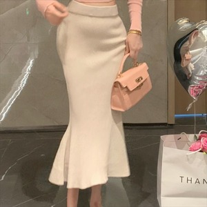 【送料無料】 スカート ロングスカート マーメイド ロング ロング丈 ミモレ丈 マキシ丈 フレア Aライン シンプル 薄手 かわいい 大人可愛い カジュアル 大人 おしゃれ お洒落 こなれ感 コンサバ系 ラフ とろみ感 無地 冬 30代 40代 レディース 女性用 ママ ママ服 デート お出かけ お呼ばれ パーティー 休日 アウトドア 着回し 普段使い 重ね着 韓国 韓国系 ファッション コーデ スタイル 楽ちん あったか 暖かい 防寒 体型カバー 定番 プチプラ フリーサイズ ゆったり ゆる ベージュ