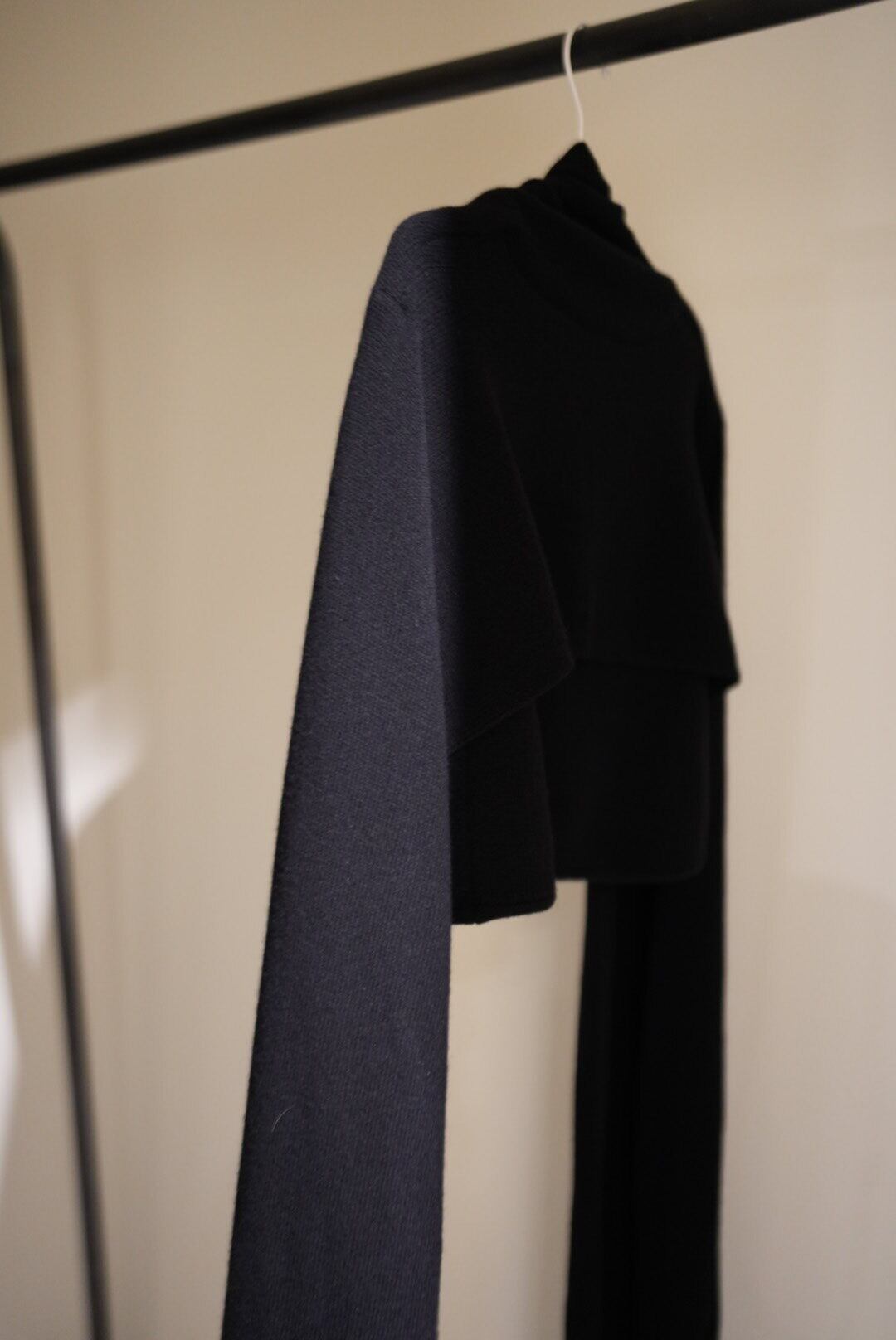 MOON TREE PLANET - Mantle black | MOON TREE PLANET 