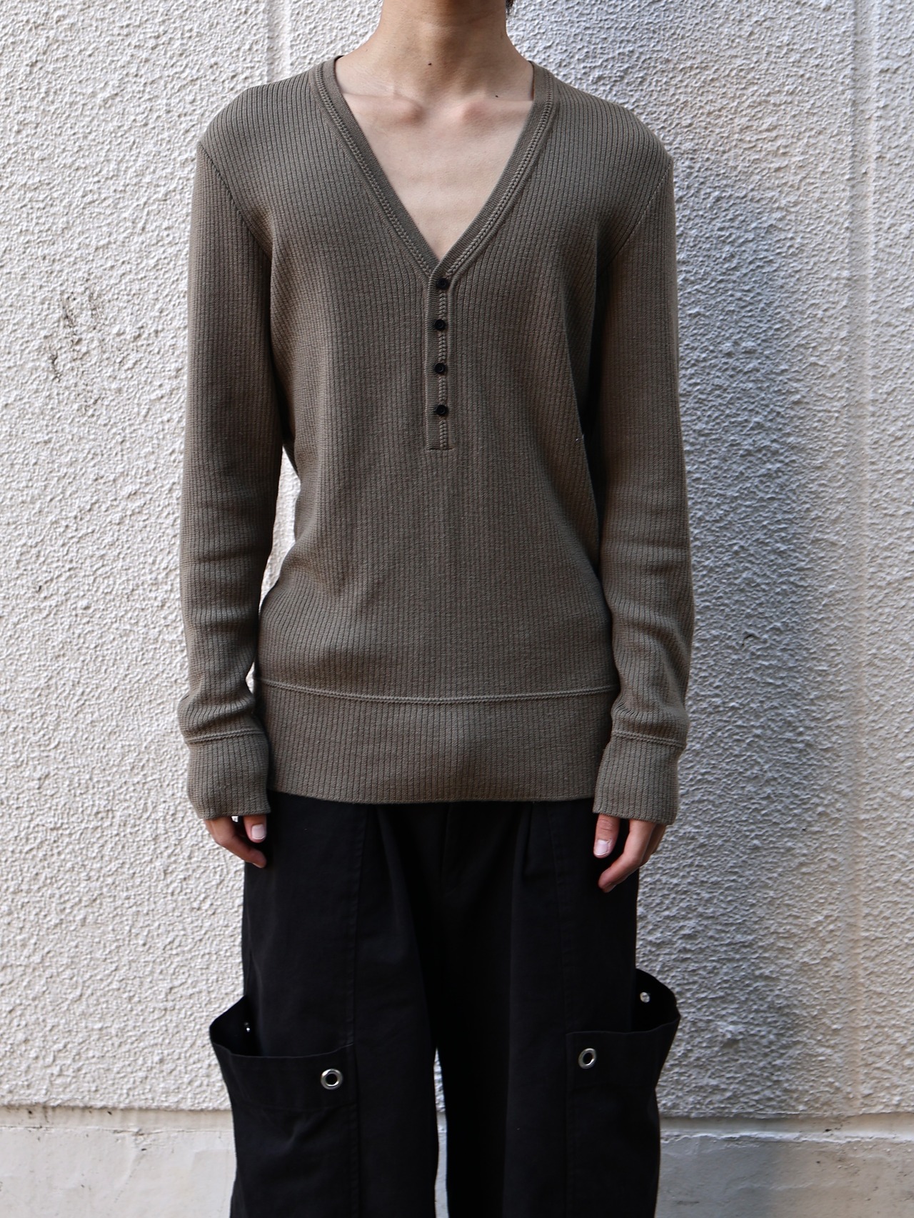 【blackbarrett】tight silhouette Vneck knit