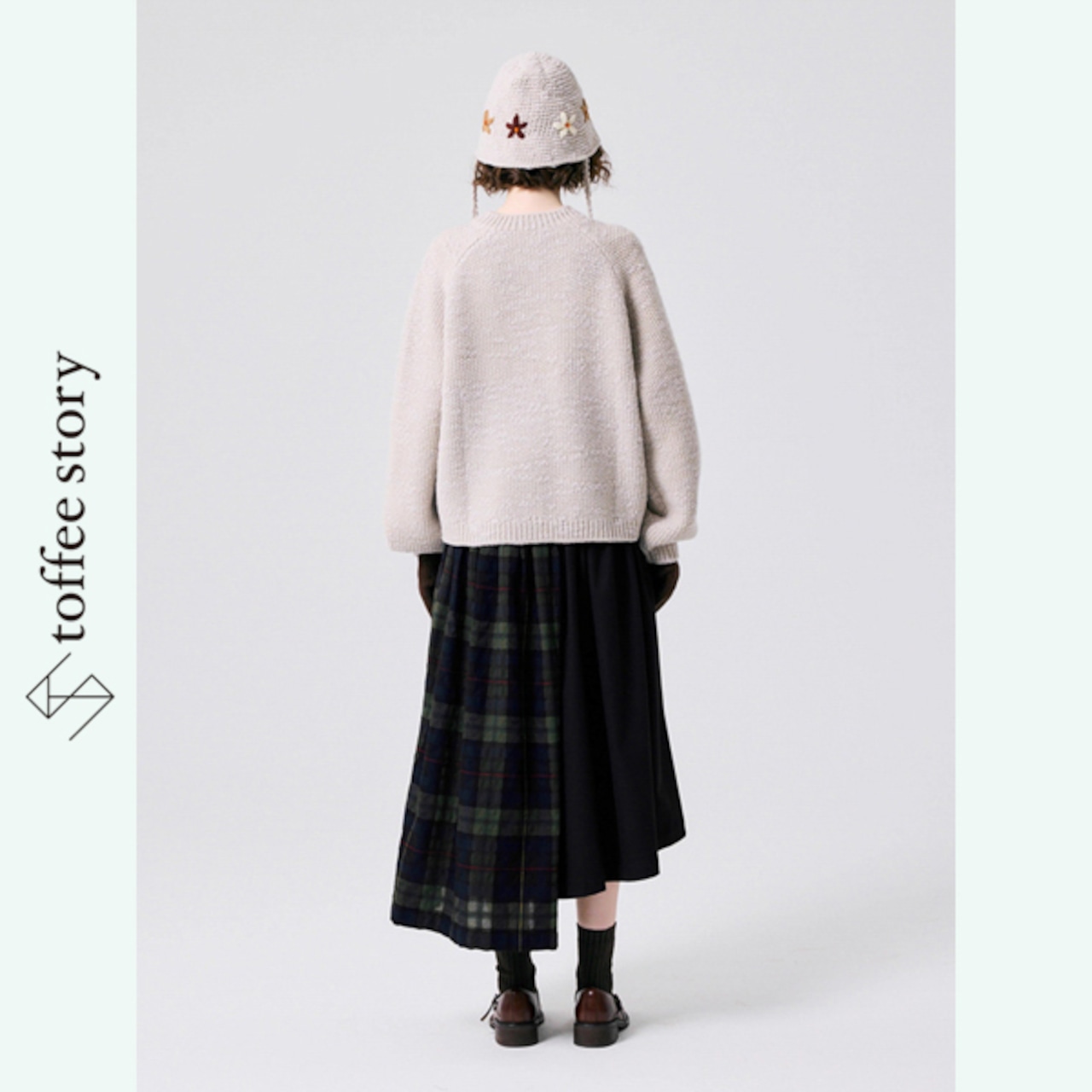 かすかな旋律をまとうアシメサスペンダースカート 《P0273》