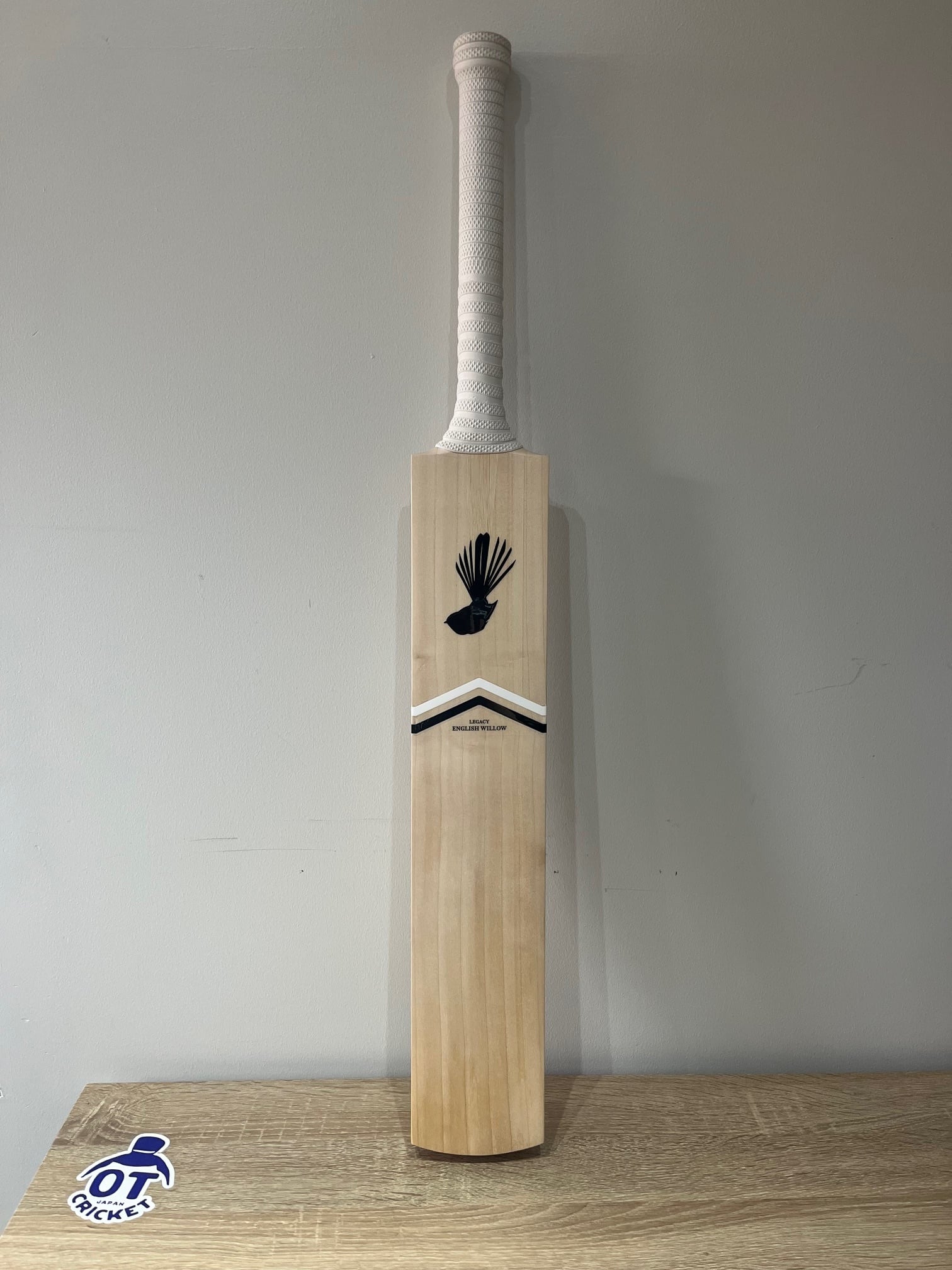 Fantail Cricket English Willow Grade 3 Bats SH -Green Script | OT