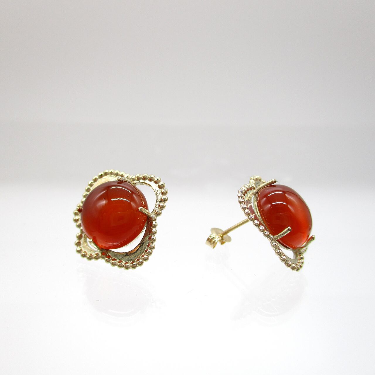 カーネリアン赤い花ピアス