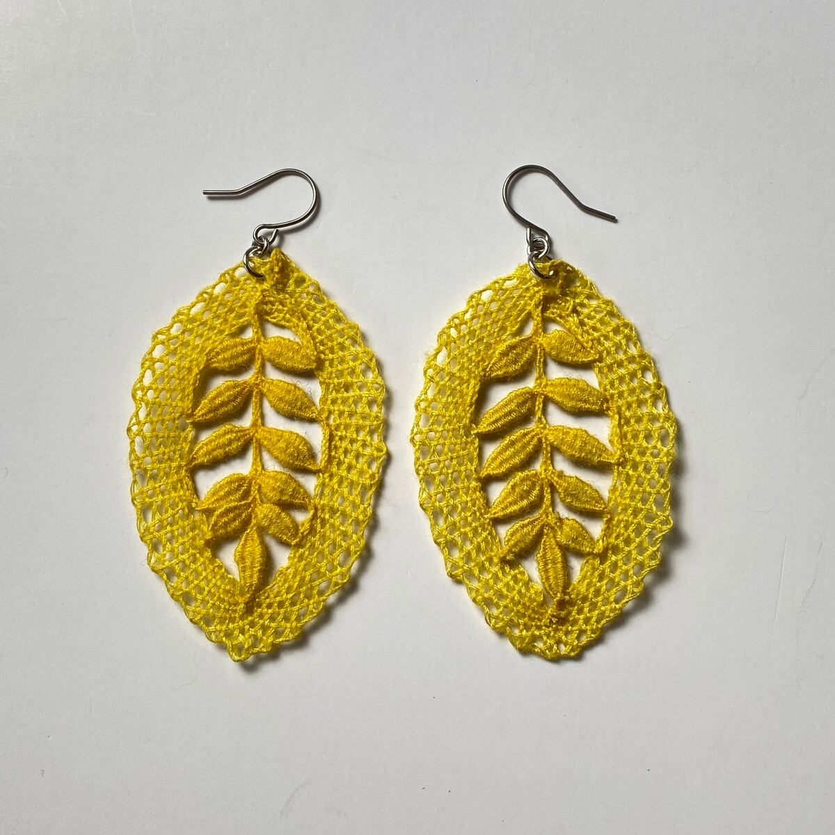 手編みレースアクセサリー】ピアス& イヤリング ボビンレース リーフ