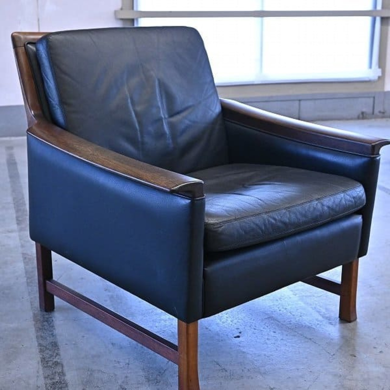 ノルウェー製 BRUKSBO「ミネルヴァ」1人掛けソファ ローズウッド材 本革 北欧 アームチェア 椅子 Minerva ブルクスボ【中古家具/中古インテリア/USED家具ユーズド家具/リサイクル】