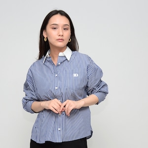 【洗練クレリック】 ストライプ刺繍立体シャツ ‐ LEI-2654 ネイビー×オフ ‐