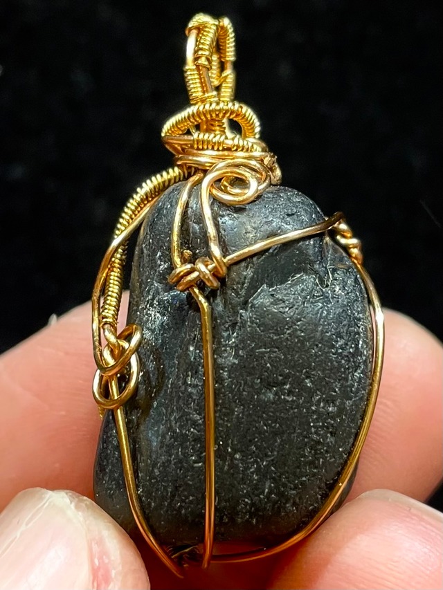 5) 強力な浄化＆護身パワー！「海底炭」ワイヤーPT