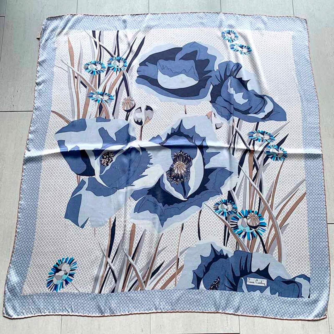 スカーフ　ピエール・カルダン　青系レトロ大柄　シルクスカーフ 12accs17