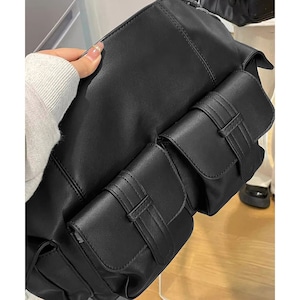 ショルダーバッグ レディース メンズ 多収納 大容量 通勤 通学 韓国 マルチポケット おしゃれ ロック 原宿系 ストリート カジュアル ブラック 黒 大人可愛い 大人女子