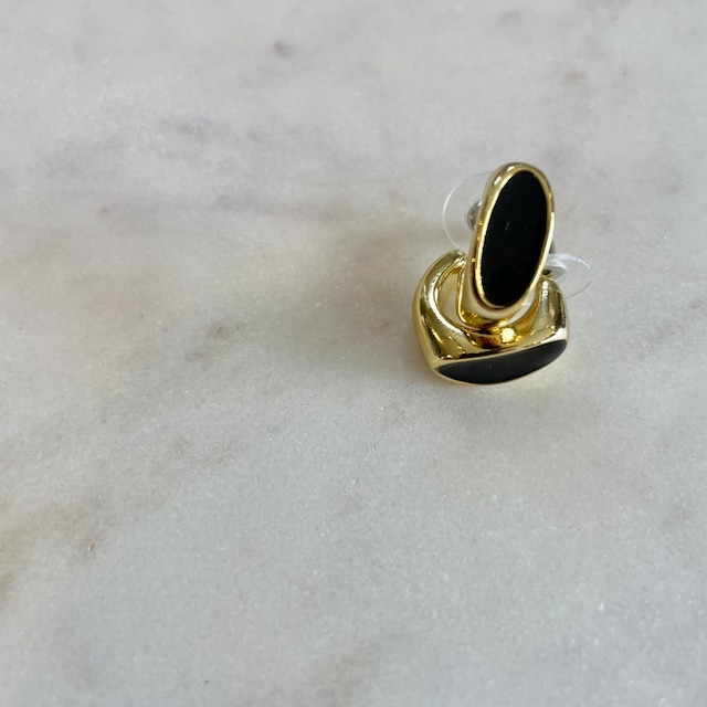 （22）black retro gold  pierce