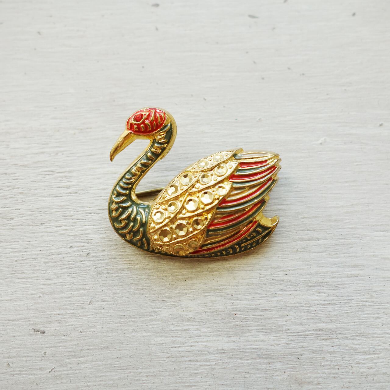 ヴィンテージ 1940～1950s 白鳥のブローチ 2.5×3cm (赤/緑) | ::Migrate::