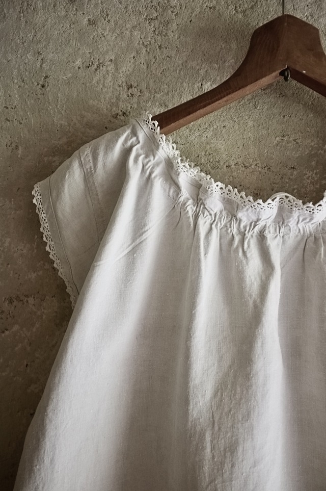フランス 1900s リネン 小さなレースとピンタックとギャザーワンピース アンティーク