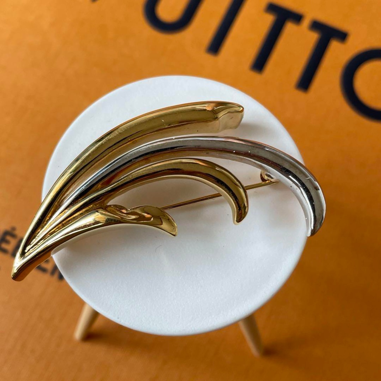 NINA RICCIゴールドブローチ