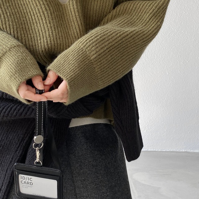 deep v-neck knit　J00353