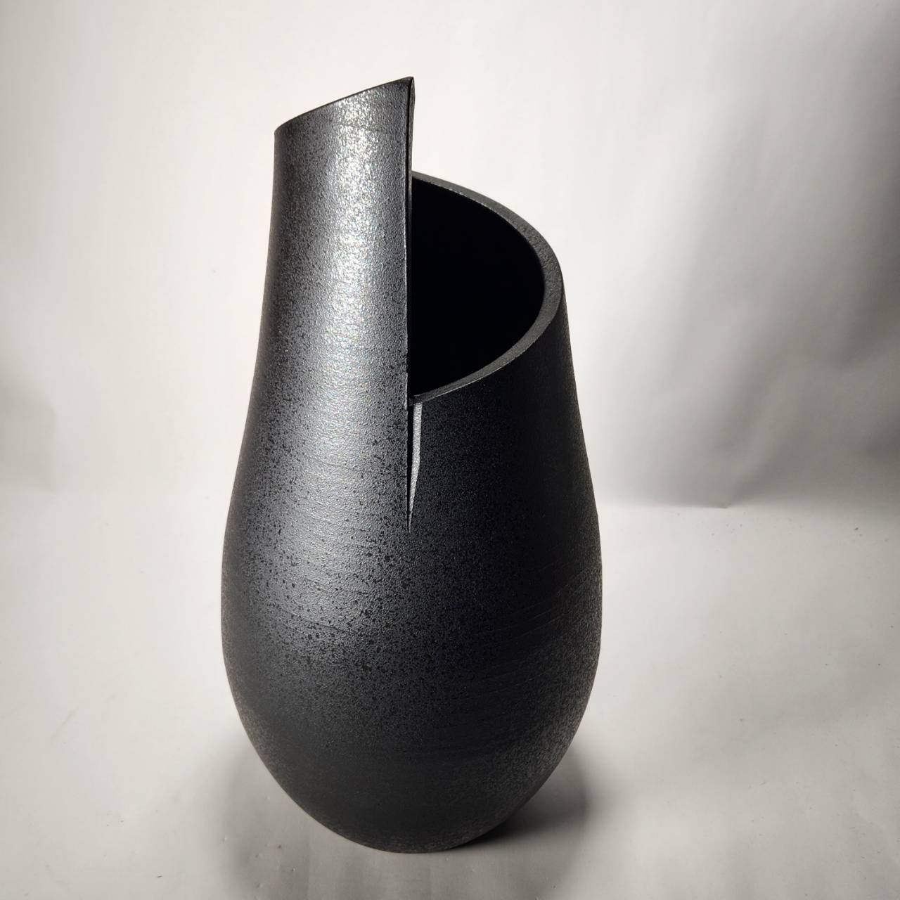 黒スパイラル花入 15号 （信楽焼き・花瓶・花入れ・花器・壺・壷