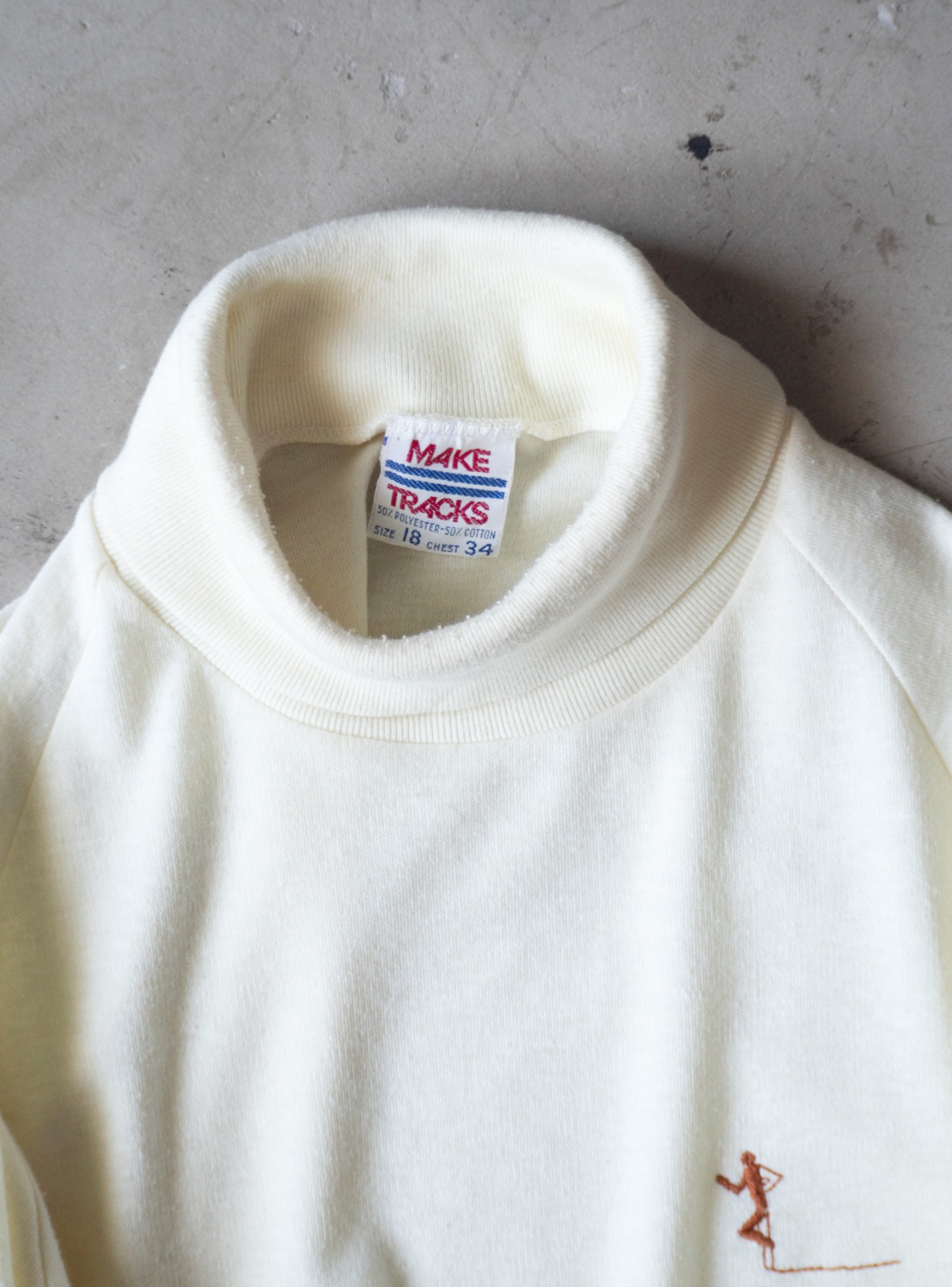 "MAKE TRACKS" 1980s High-neck pullover