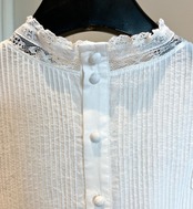 フレンチレトロレース刺繍ブラウス