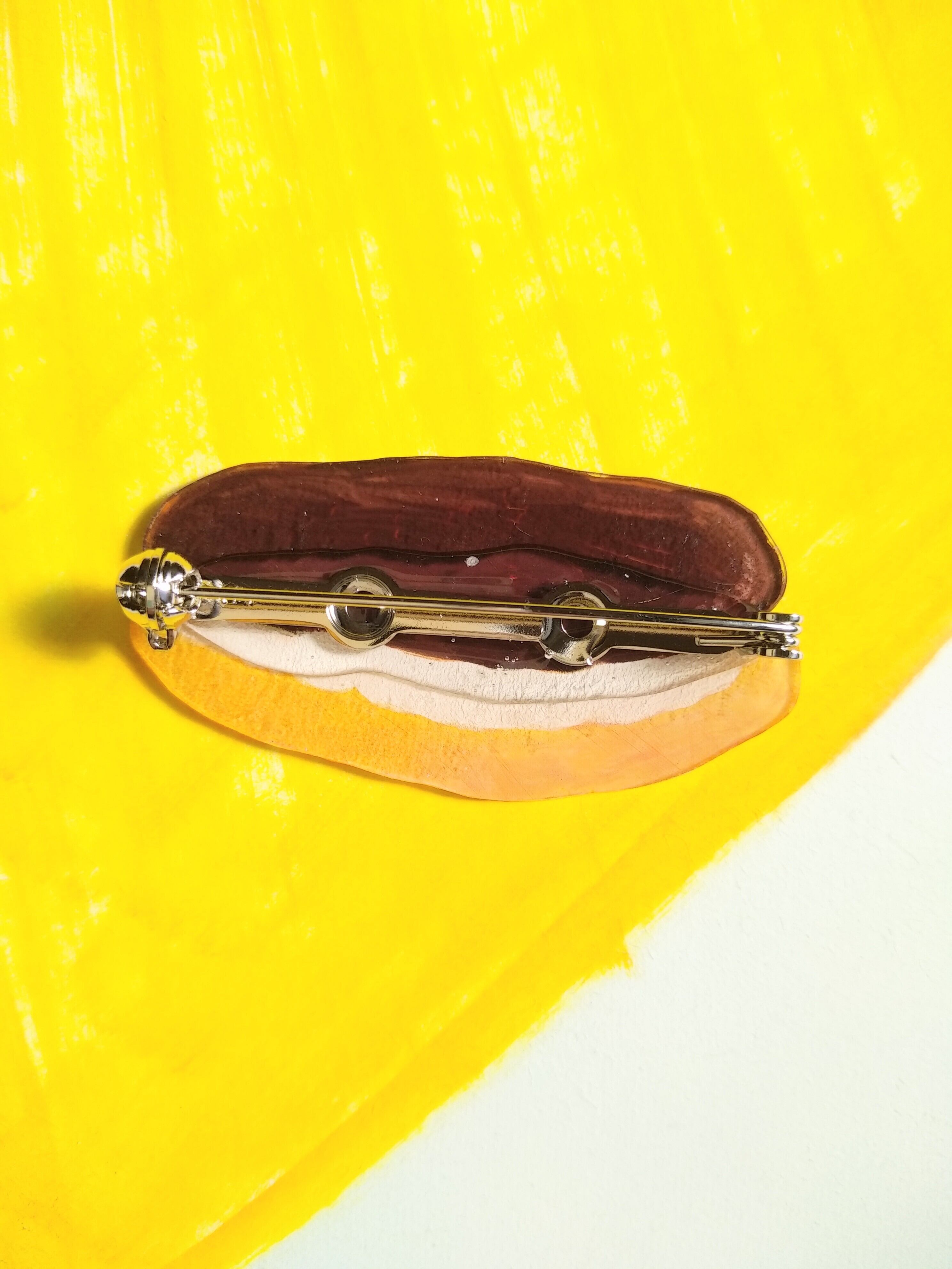 ヘンテコ　ブローチ　「純喫茶のエクレア」