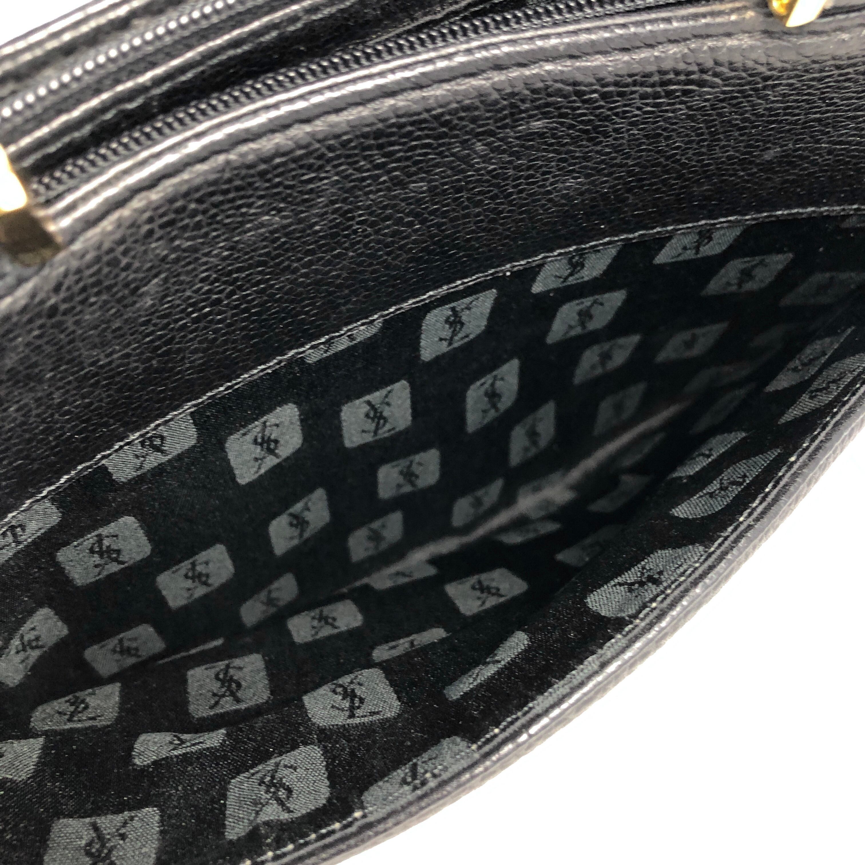 Yves Saint Laurent イヴ ・サンローラン エンボスロゴ エンボスレザー