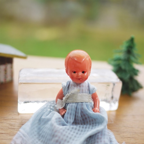 ミニチュアドール　水色チェックドレス　ドイツ