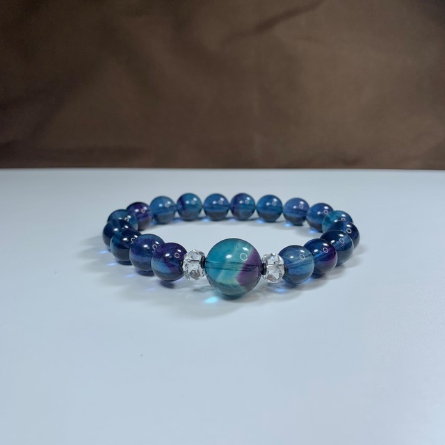 上品なデザイン・ディープブルーフローライトブレスレット