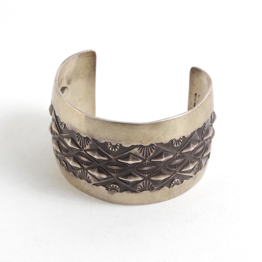 INDIAN JEWELRY インディアンジュエリー】Navajo Stampwork Widebangle