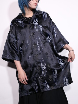glossy fabric spiky skull pattern oversize s/s shirt