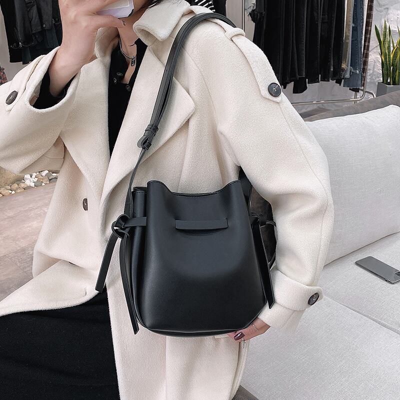 オータムウィンターレッド 秋物 冬物 メッセンジャーバッグ Tiancai_Wing_Bag70038216283