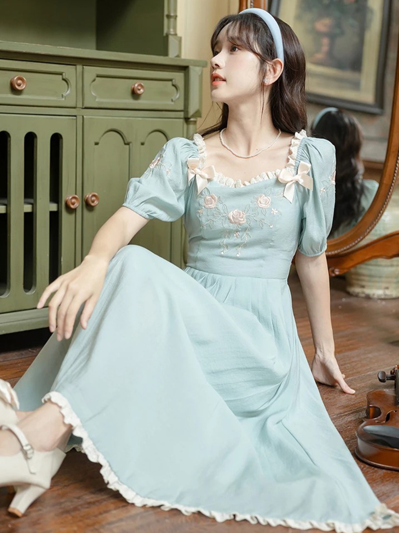 【0022】Rose Embroidery Ribbon Retro Short Sleeve Dress