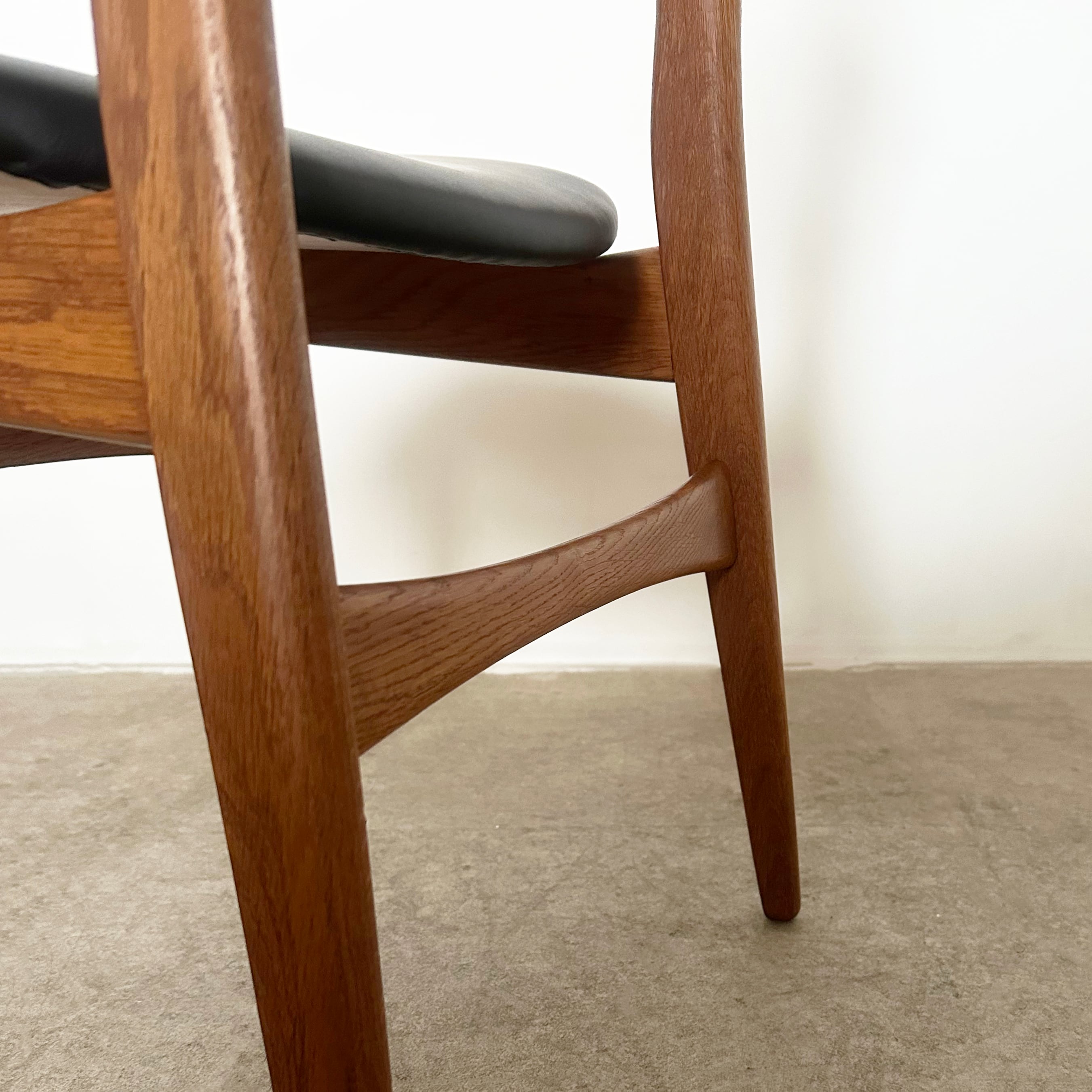 Dining chair CH-30 by Hans J Wegner for Carl Hansen & Son /CH058-4