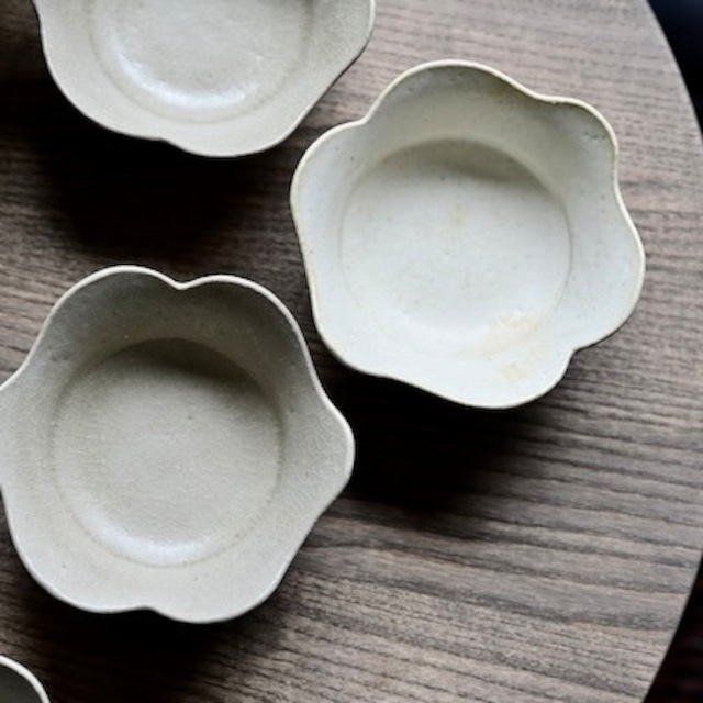 たくまポタリー 4寸鉢  白雲 : 2104700000075