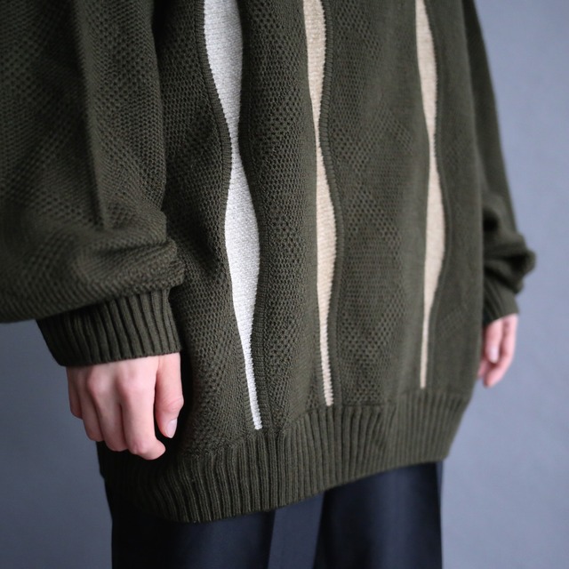 3D knit switching pattern loose sweater