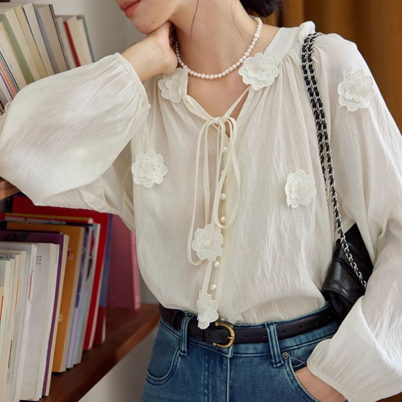 フラワーアップリケシアーブラウス A4377