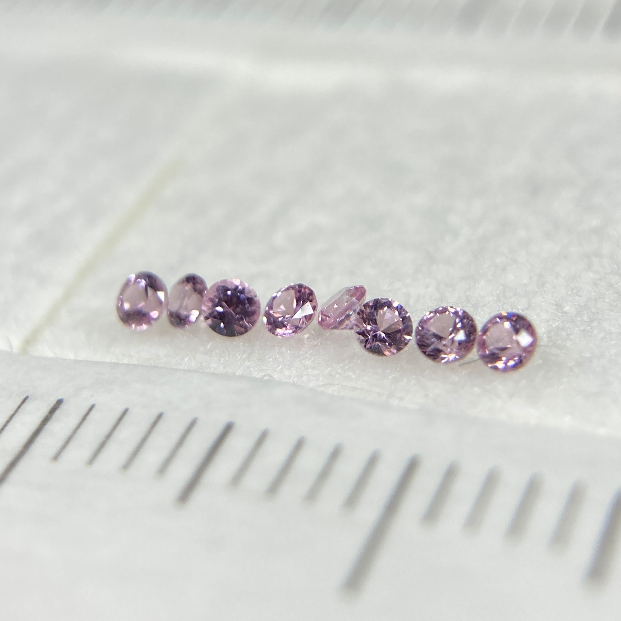 丸いスピネル メレセット ピンク系 約1.4mm r-0579