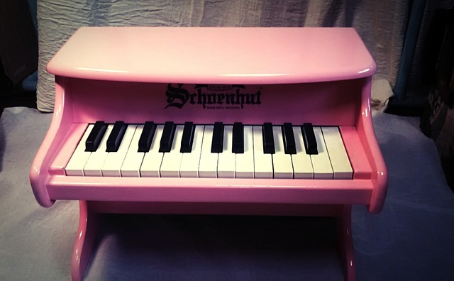 〔中古〕シェーンハット　トイピアノ　ピンク　25鍵盤