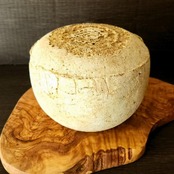 フランス産 グラスフェッド ミモレット 22ヶ月熟成 ハードチーズ 香ばしいナッツの風味と濃厚なコク 極上の熟成チーズ体験 French Grassfed Mimolette 22-Month Aged Hard Cheese Rich, Nutty Aroma & Deep Flavor An Exquisite Aged Cheese Experience (100g)