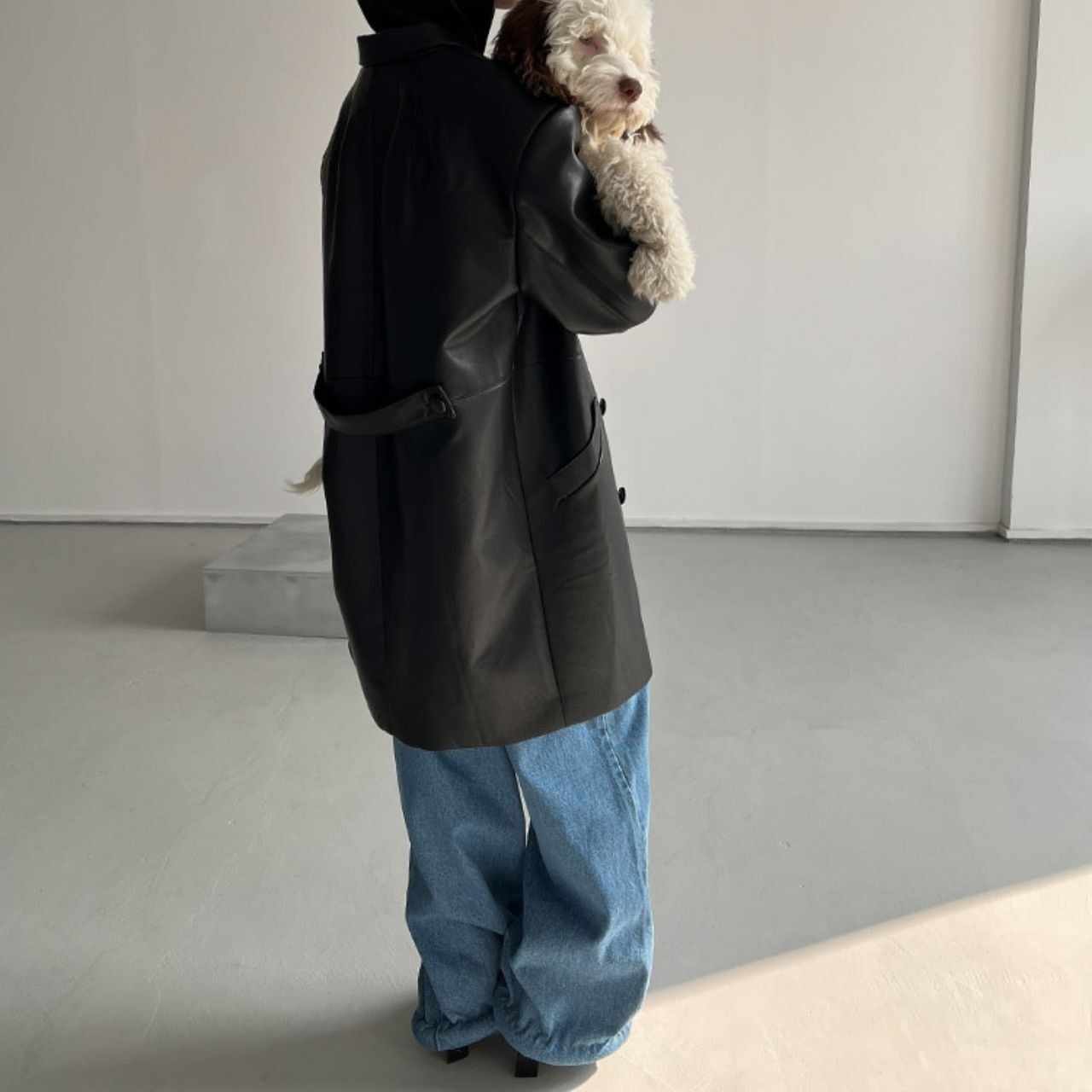 ブラックフェイクレザーミドル丈 ジャケット　LT0040054